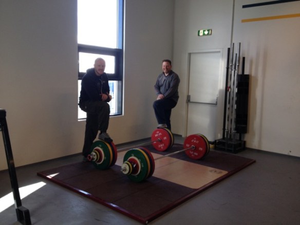 Árni Björn Kristjánsson og Lárus Páll Pálsson eftir afhendingu á settunum.