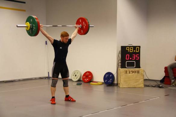 Emil Ragnar nálgast met Sindra Páls í snörun í 77kg unglingaflokki