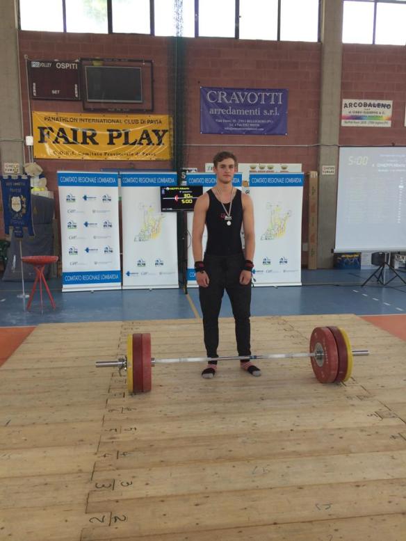 Guðmundur Högni Hilmarsson (LFR) keppti á Ítalíu og setti met í snörun, jafnhendingu og samanlögðu