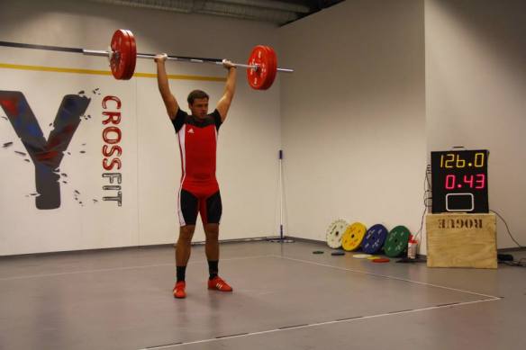 Stefán lyftir hér 126kg í jafnhendingu sem var nýtt íslandsmet unglinga 20 ára og yngri