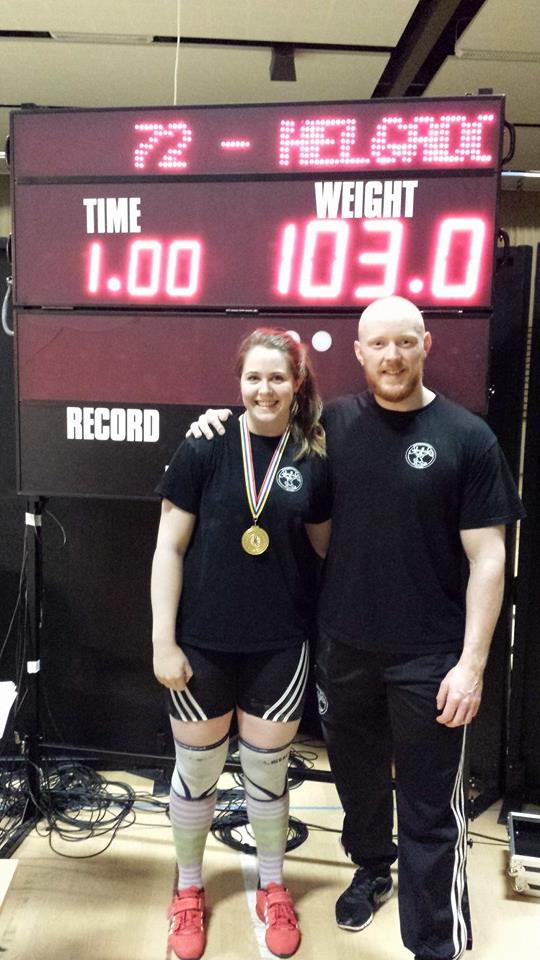 Lilja Lind Helgadóttir og þjálfari hennar Árni Björn Kristjánsson eftir að hafa sett Norðurlandamet unglinga